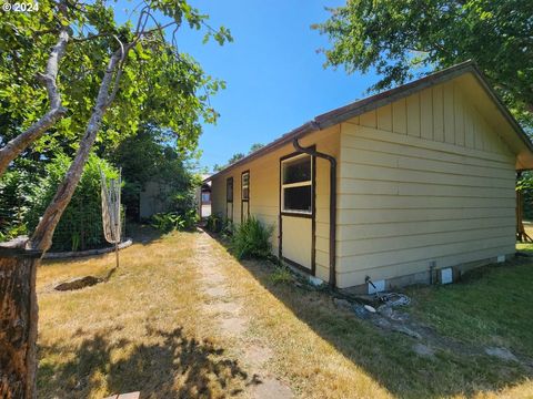 A home in Port Orford