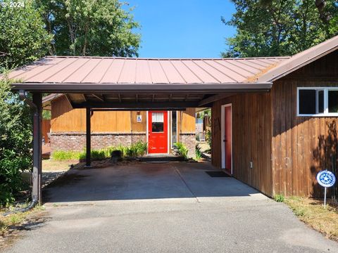 A home in Port Orford