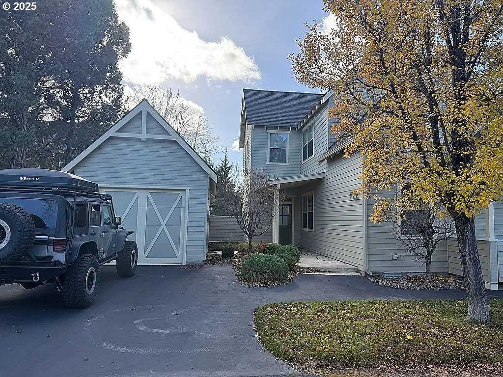 Photo 1 of 30 — 11122 BUNK HOUSE LN, Redmond, OR 97756