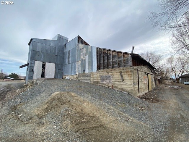 621 JOHN ST