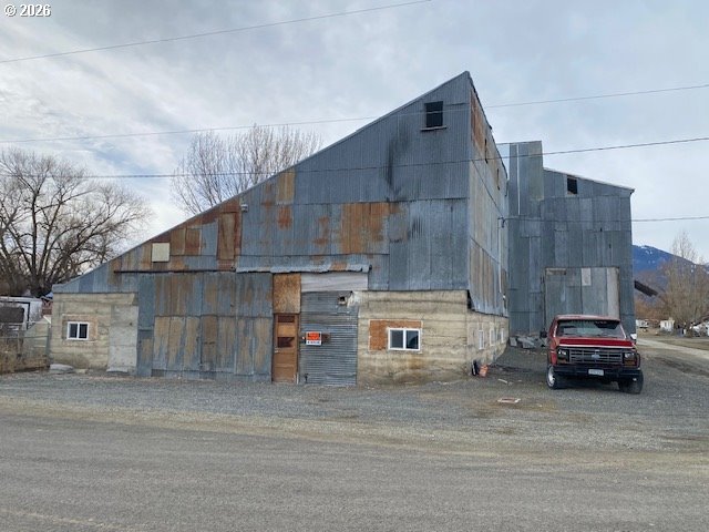 621 JOHN ST