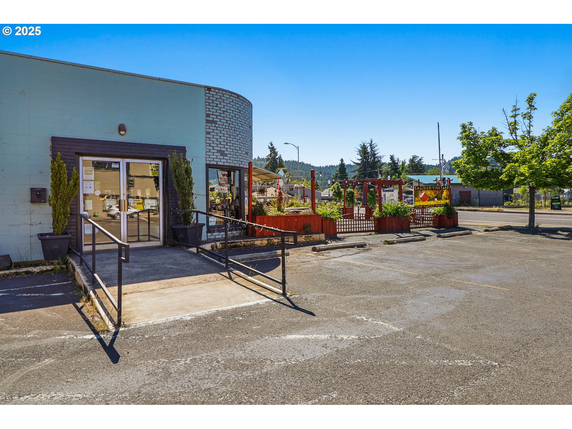 926 E MAIN ST