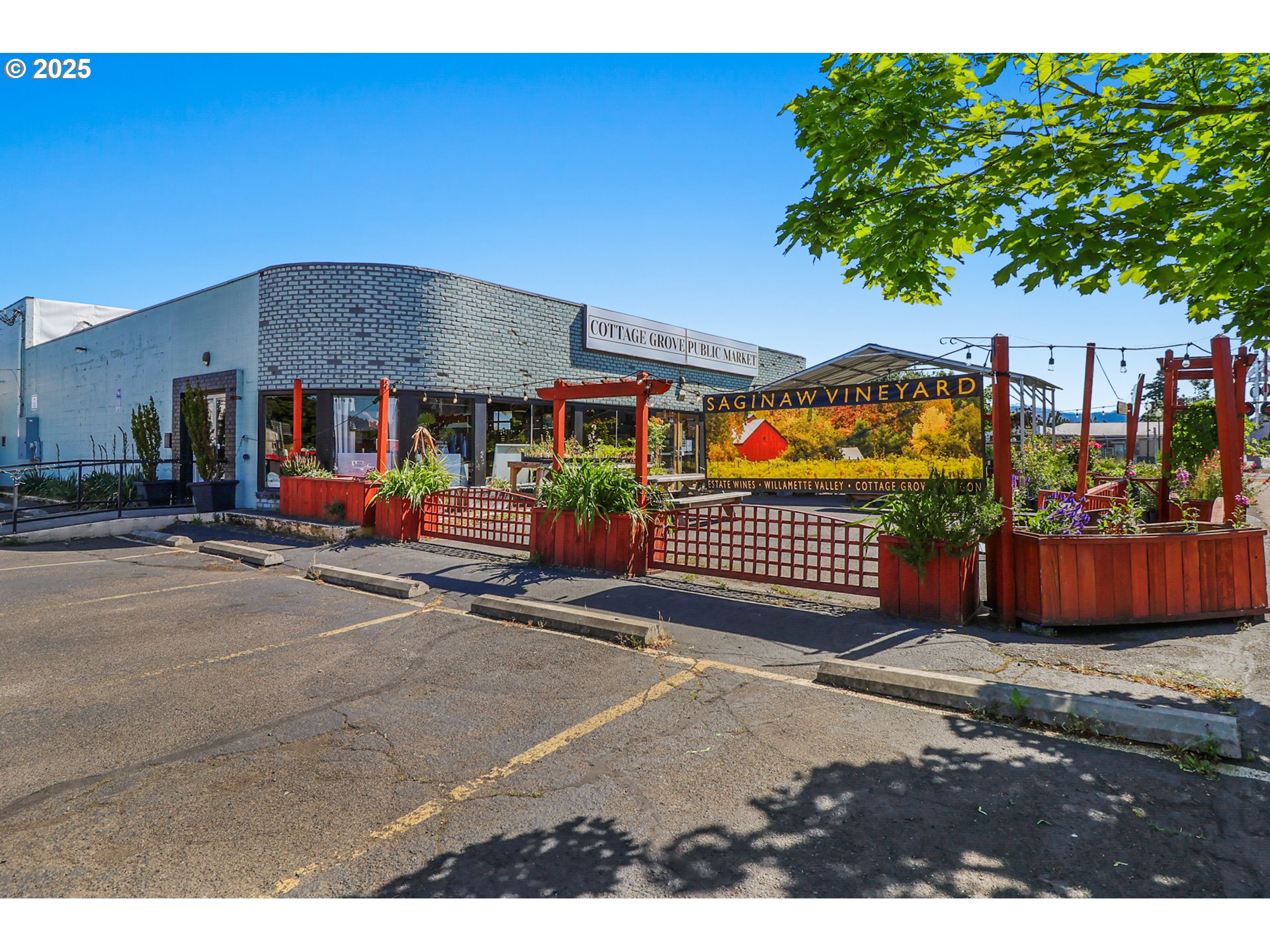 926 E MAIN ST