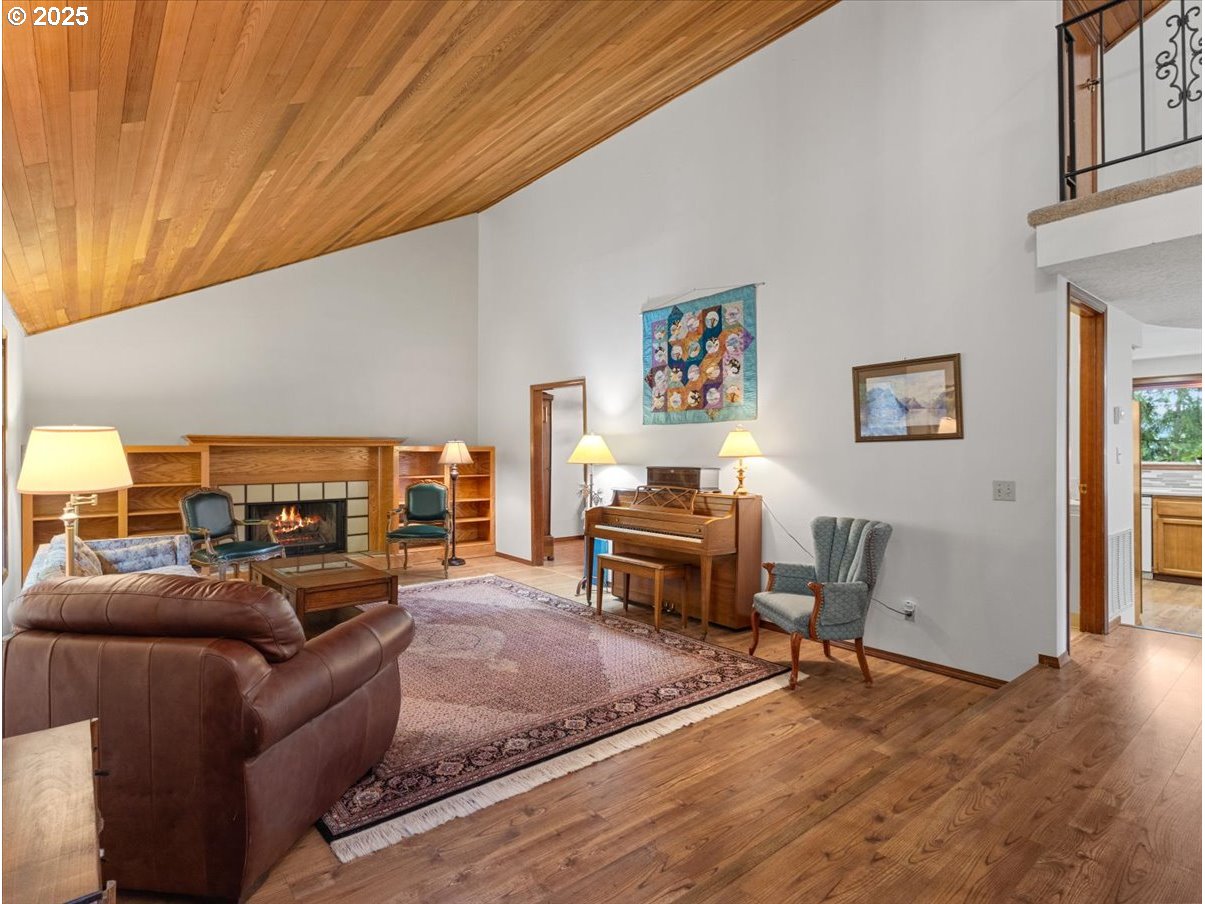 4415 POPLAR WAY
