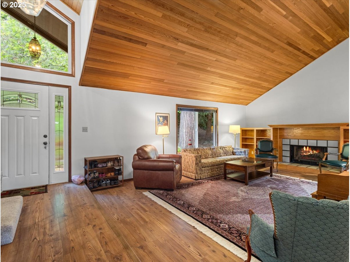 4415 POPLAR WAY
