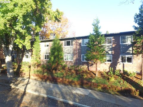 1800 SE STARK ST SE Portland OR 97214