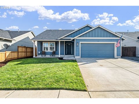 Photo of 982 Creswood Dr, Creswell, OR 97426 (MLS # 612824145)