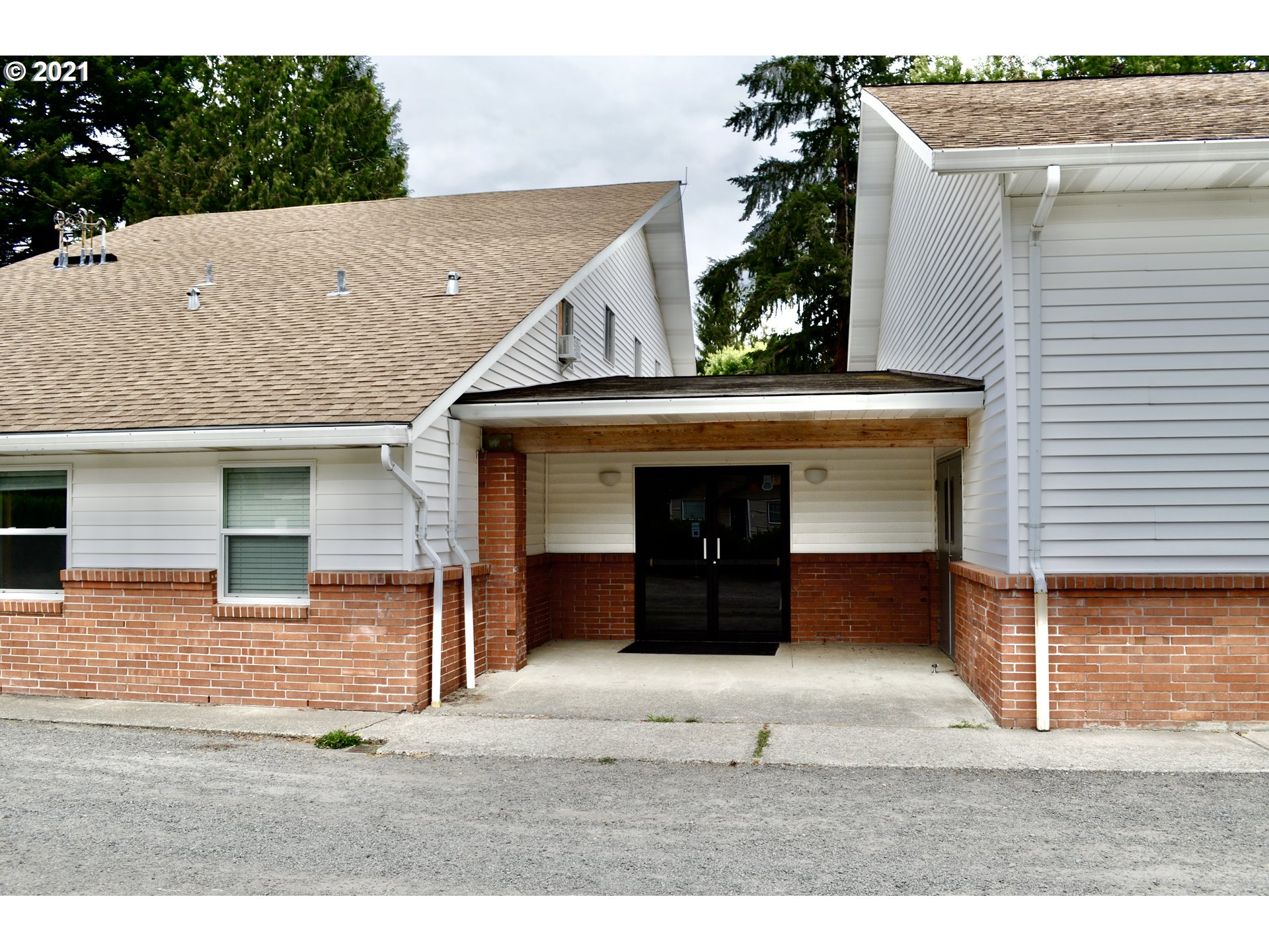 509 W Cushman ST