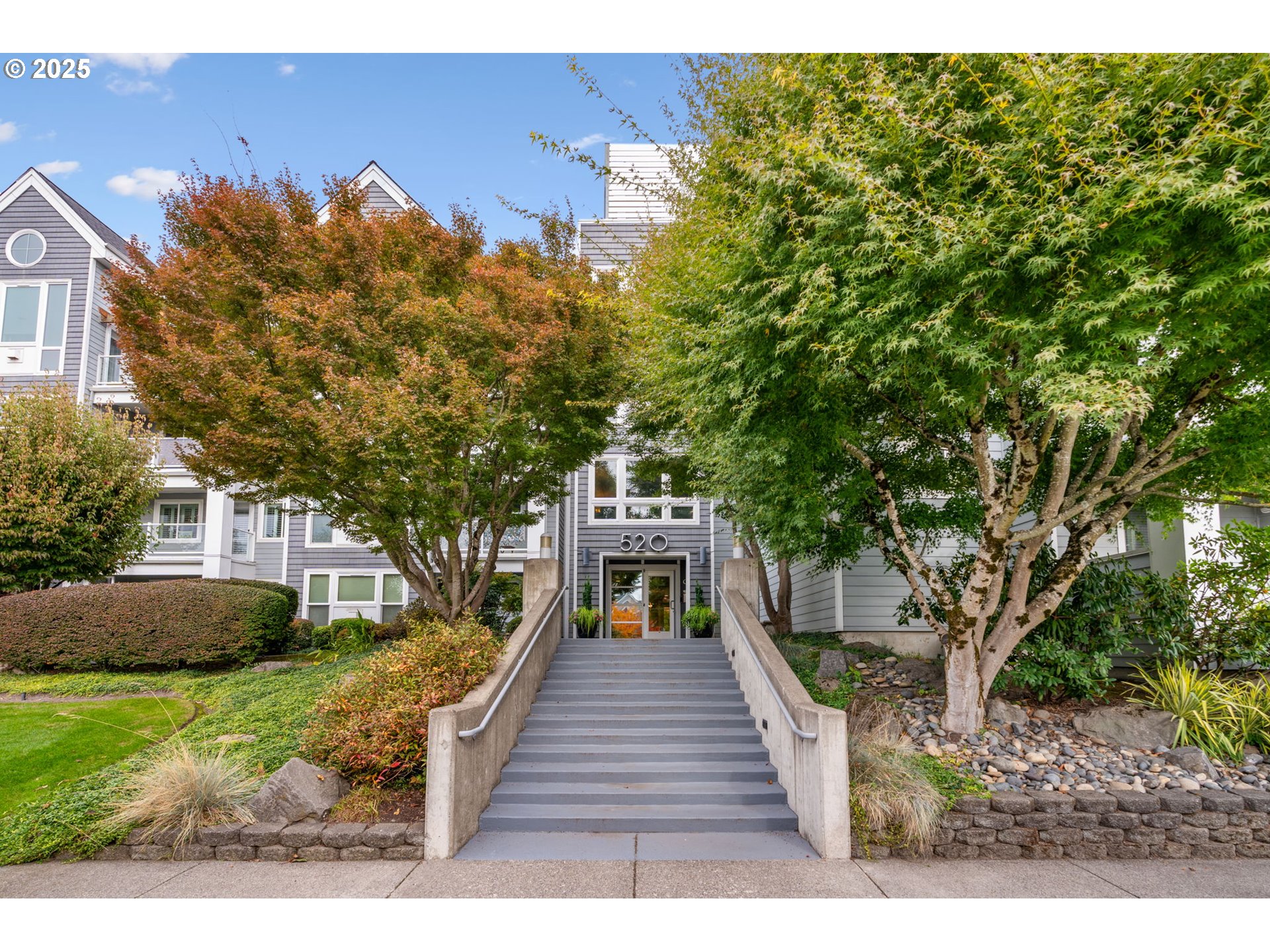 520 SE COLUMBIA RIVER DR 212