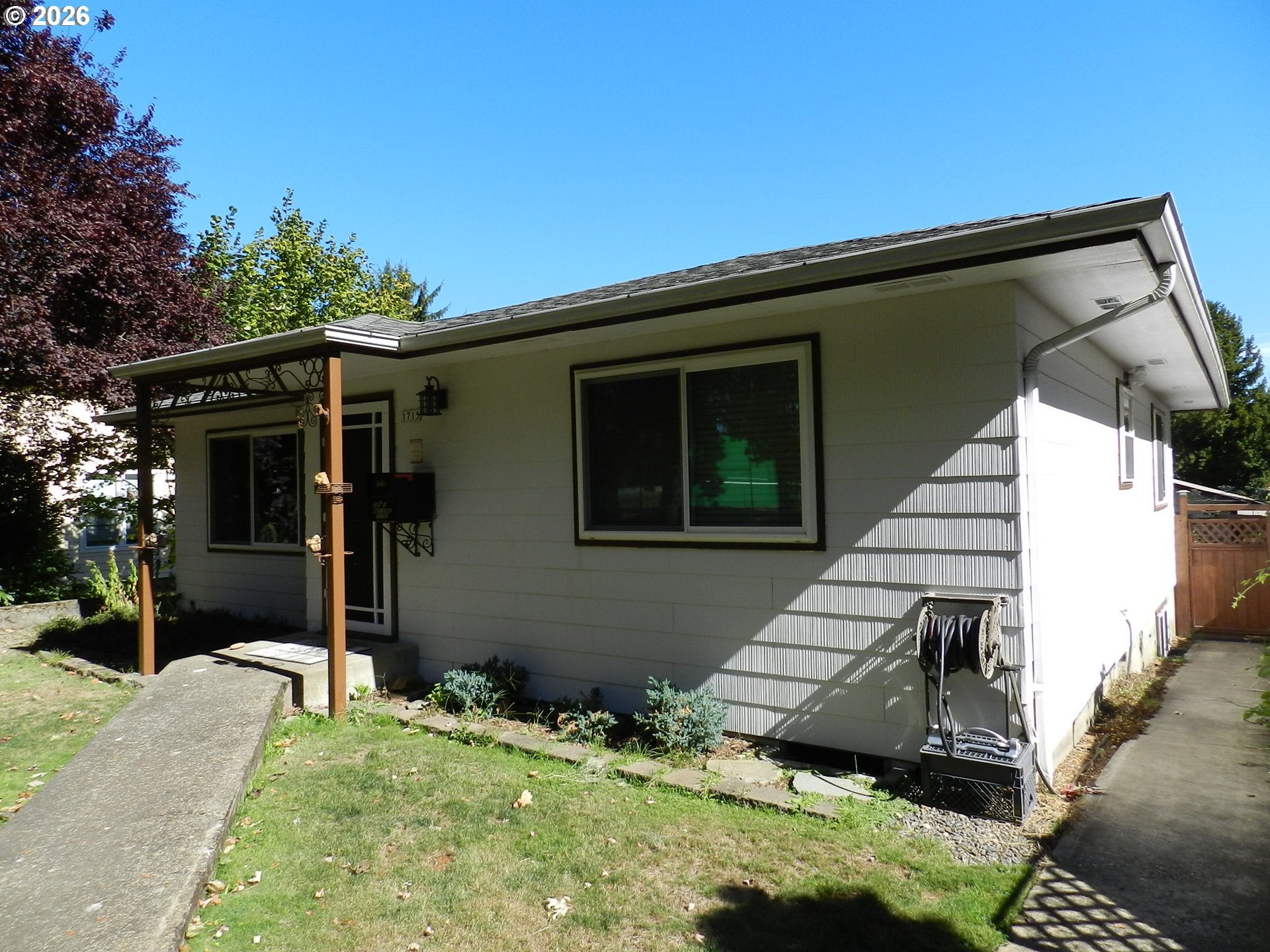 1715 ELM ST