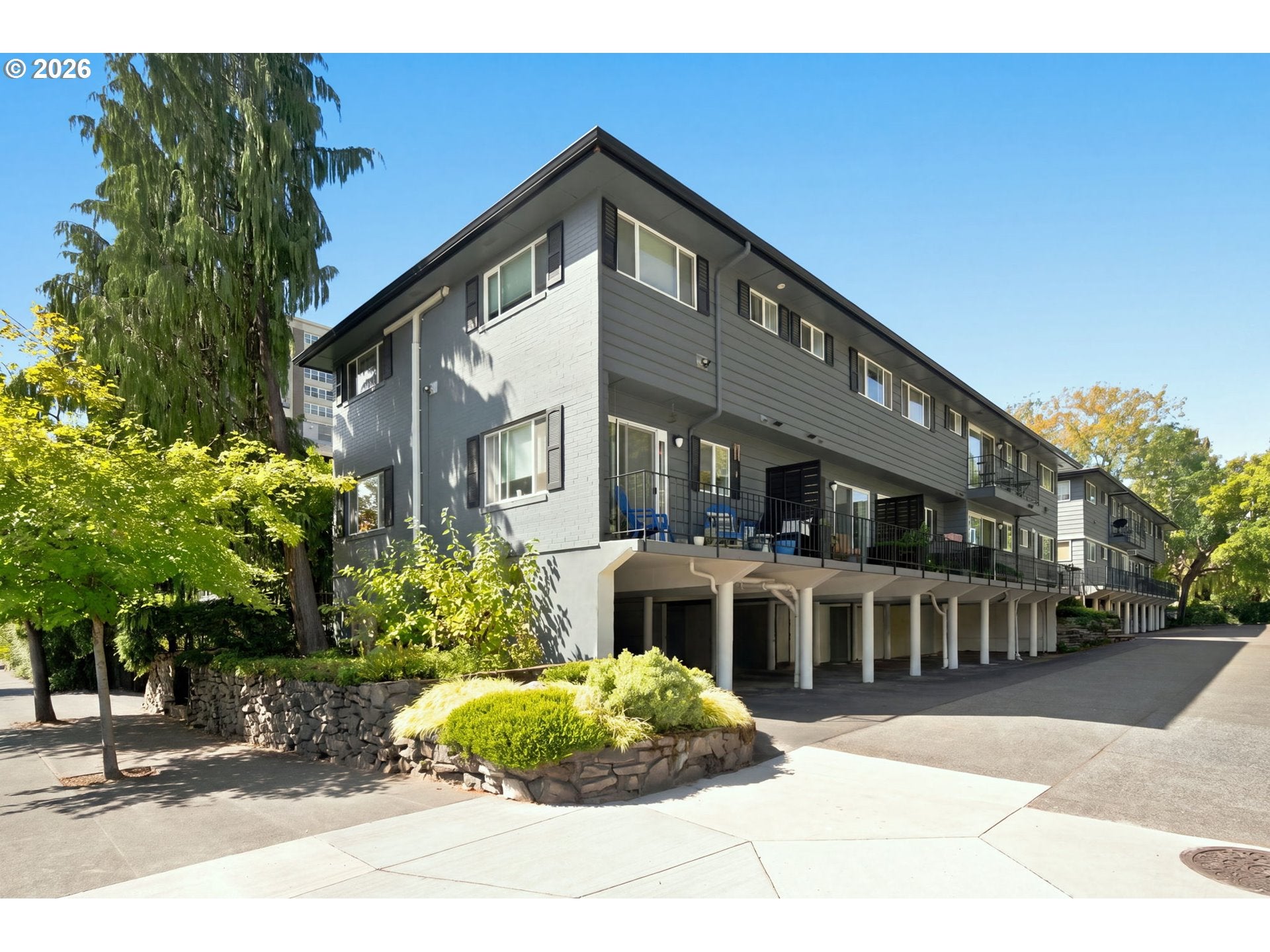 1807 NE MULTNOMAH ST