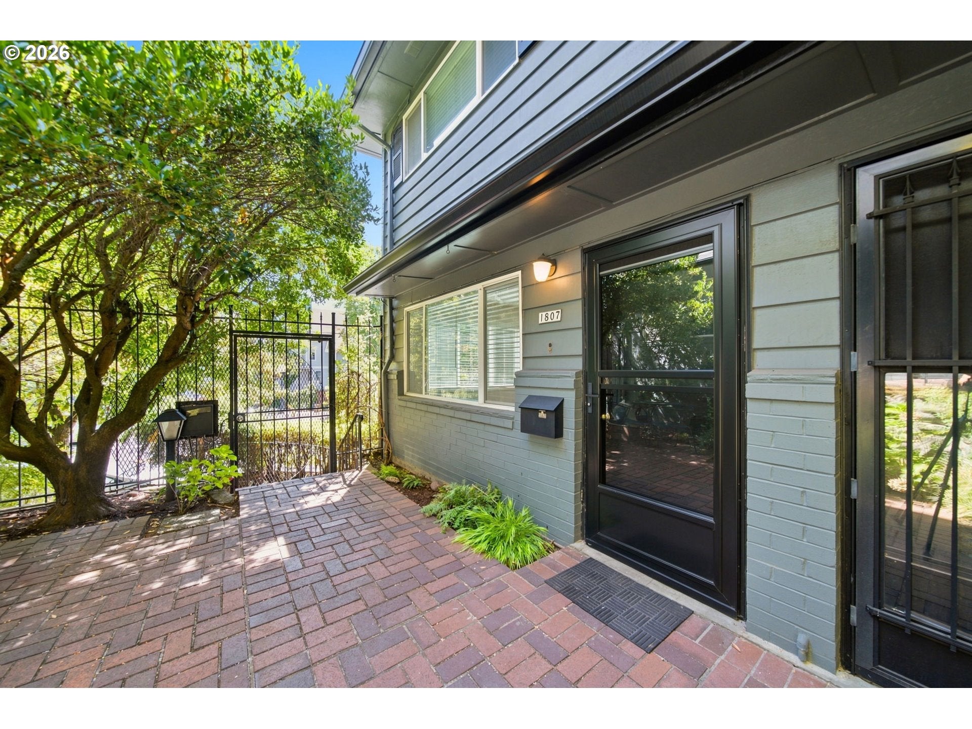 1807 NE MULTNOMAH ST