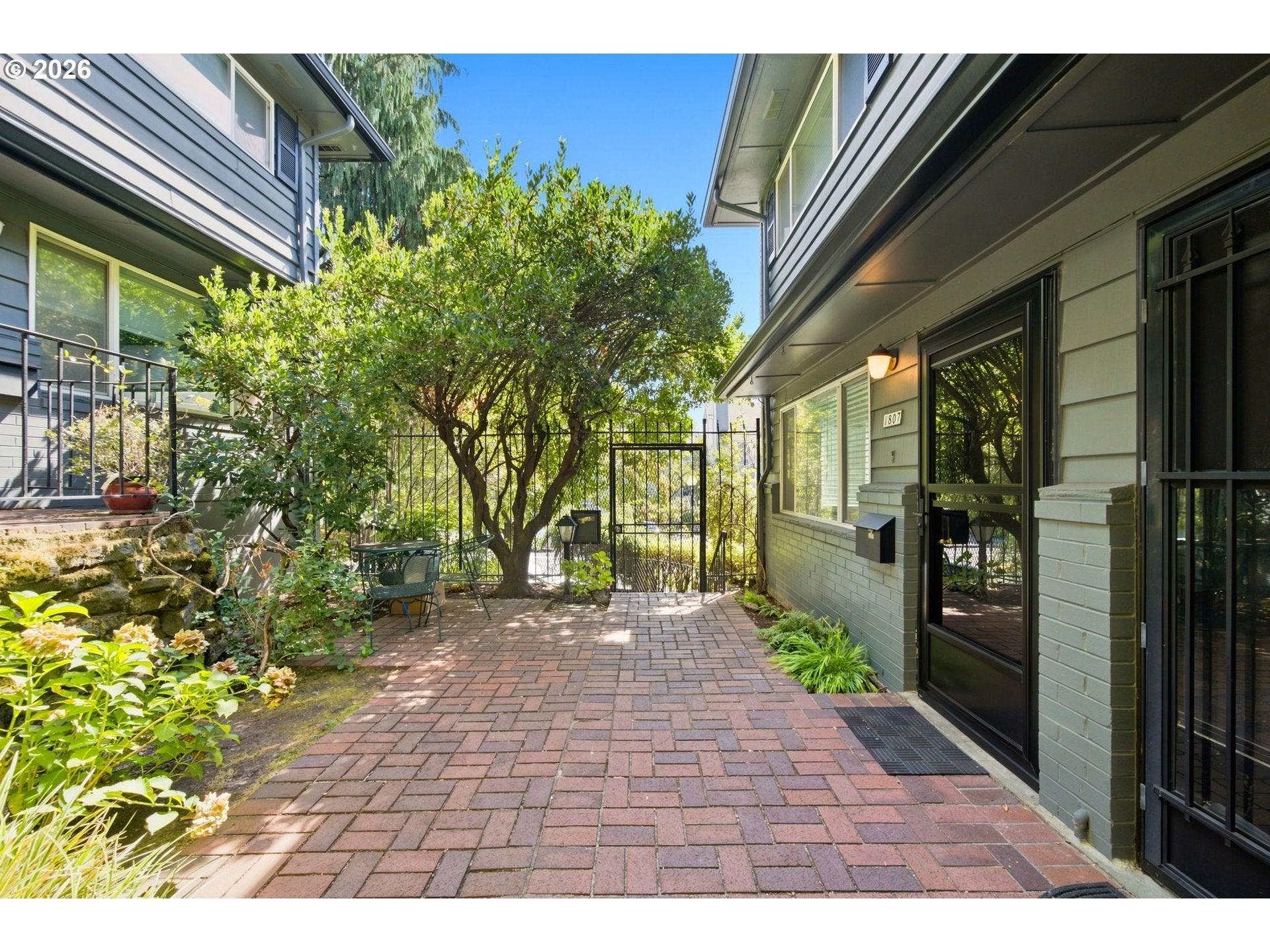 1807 NE MULTNOMAH ST