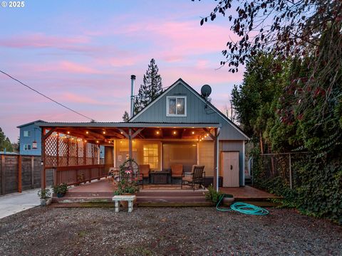 299 SW 3RD AVE Canby OR 97013