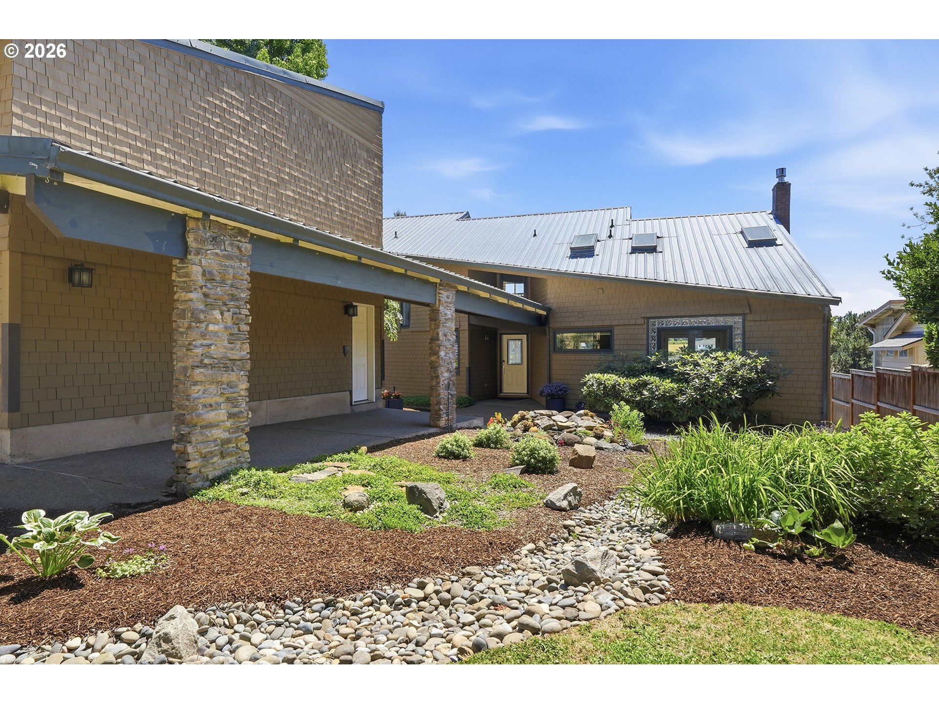 20122 NE INTERLACHEN LN