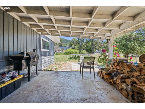 Tiny photo for 402 N D St, Lowell, OR 97452 (MLS # 207825332)