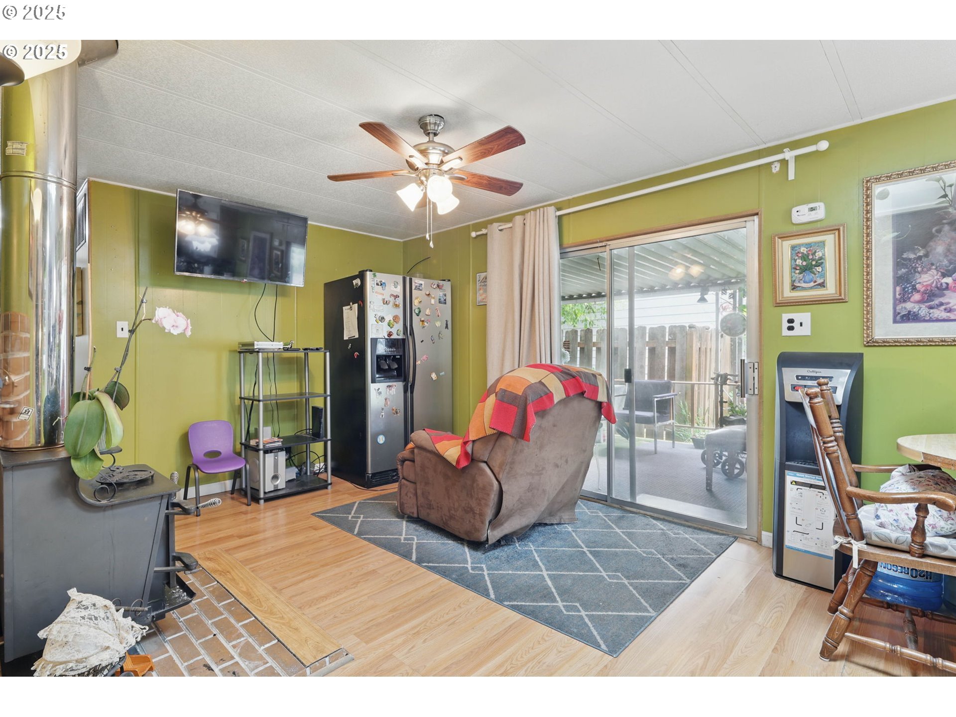 21100 NE SANDY BLVD 52