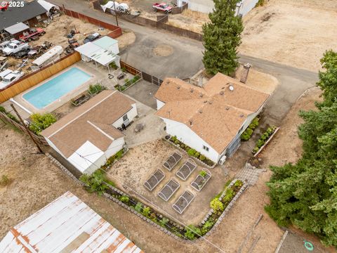 157 NE SPENCER CT Roseburg OR 97470