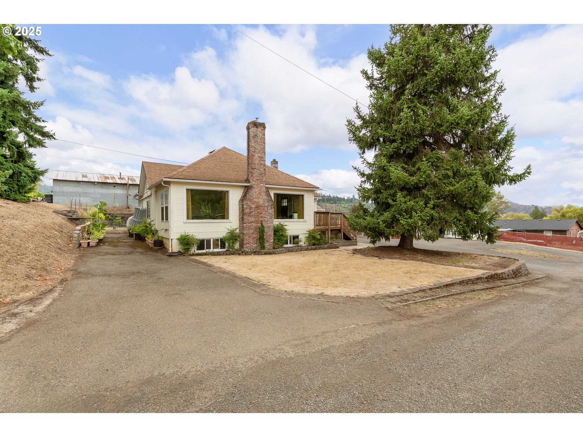 157 NE SPENCER CT