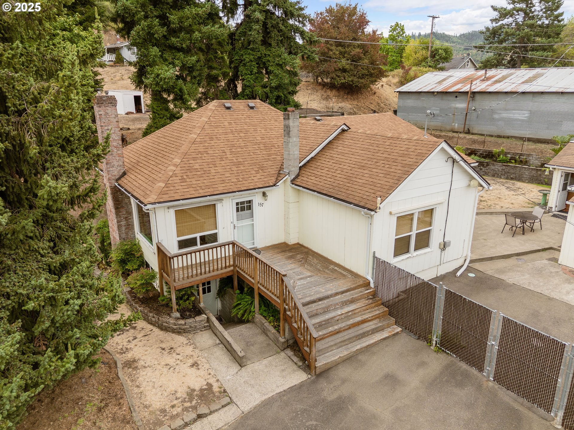157 NE SPENCER CT
