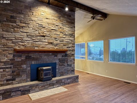 A home in Coos Bay