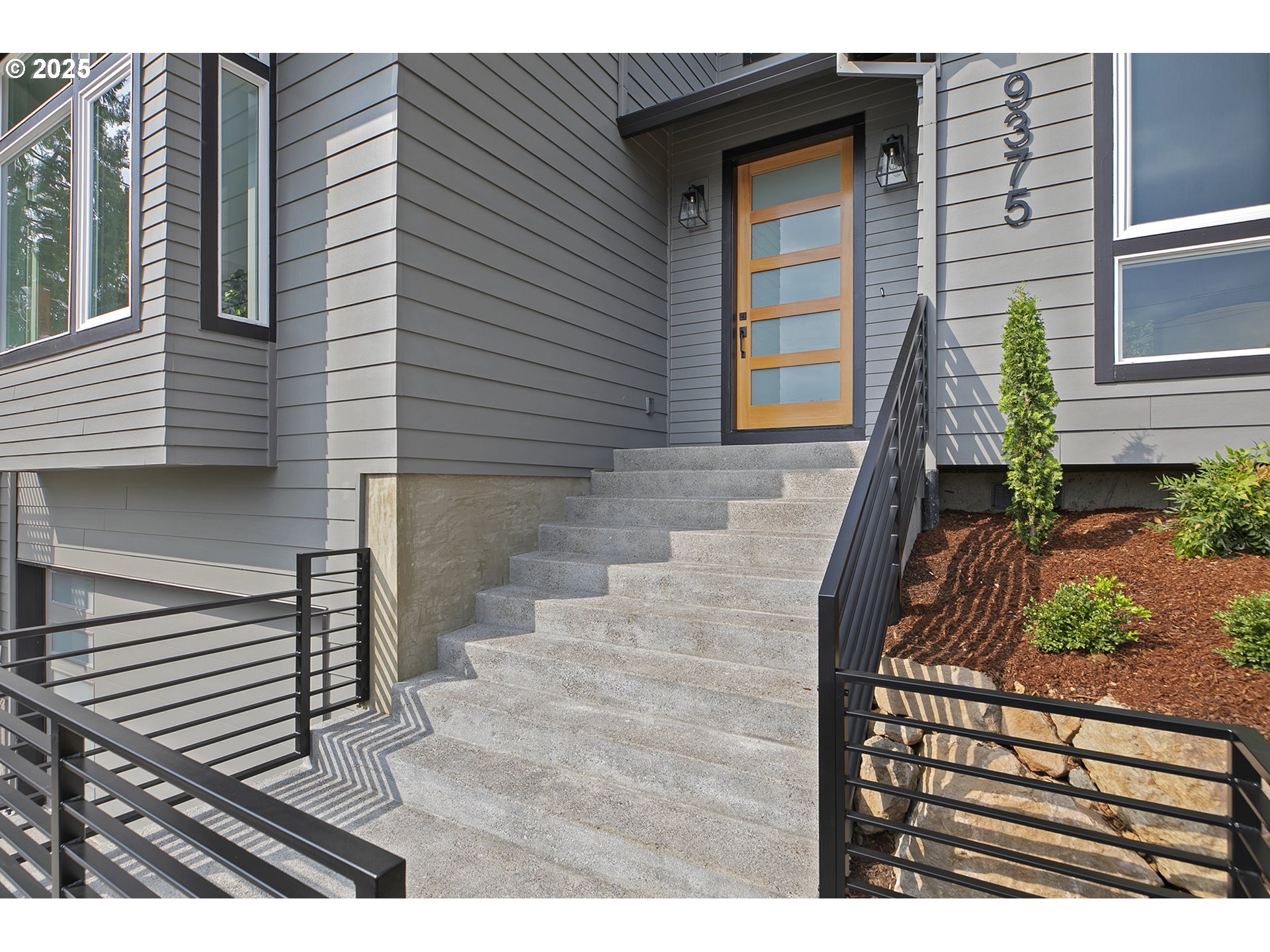 9375 NE SACRAMENTO ST