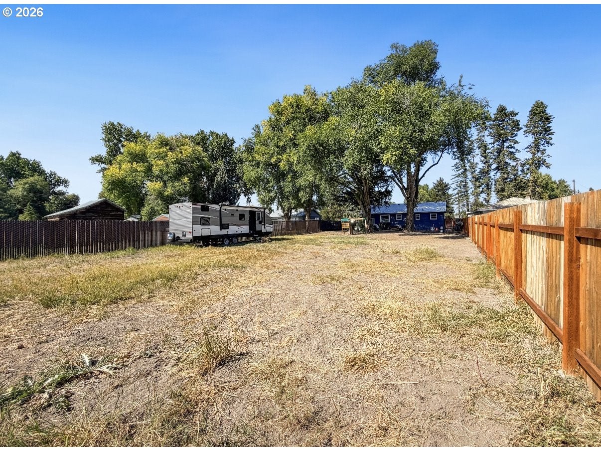 445 RIVERSIDE DR