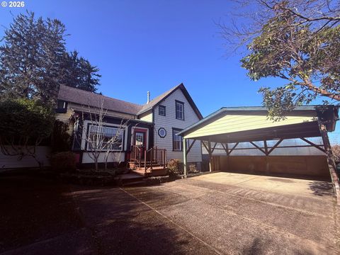 573 S 12TH ST Coos Bay OR 97420
