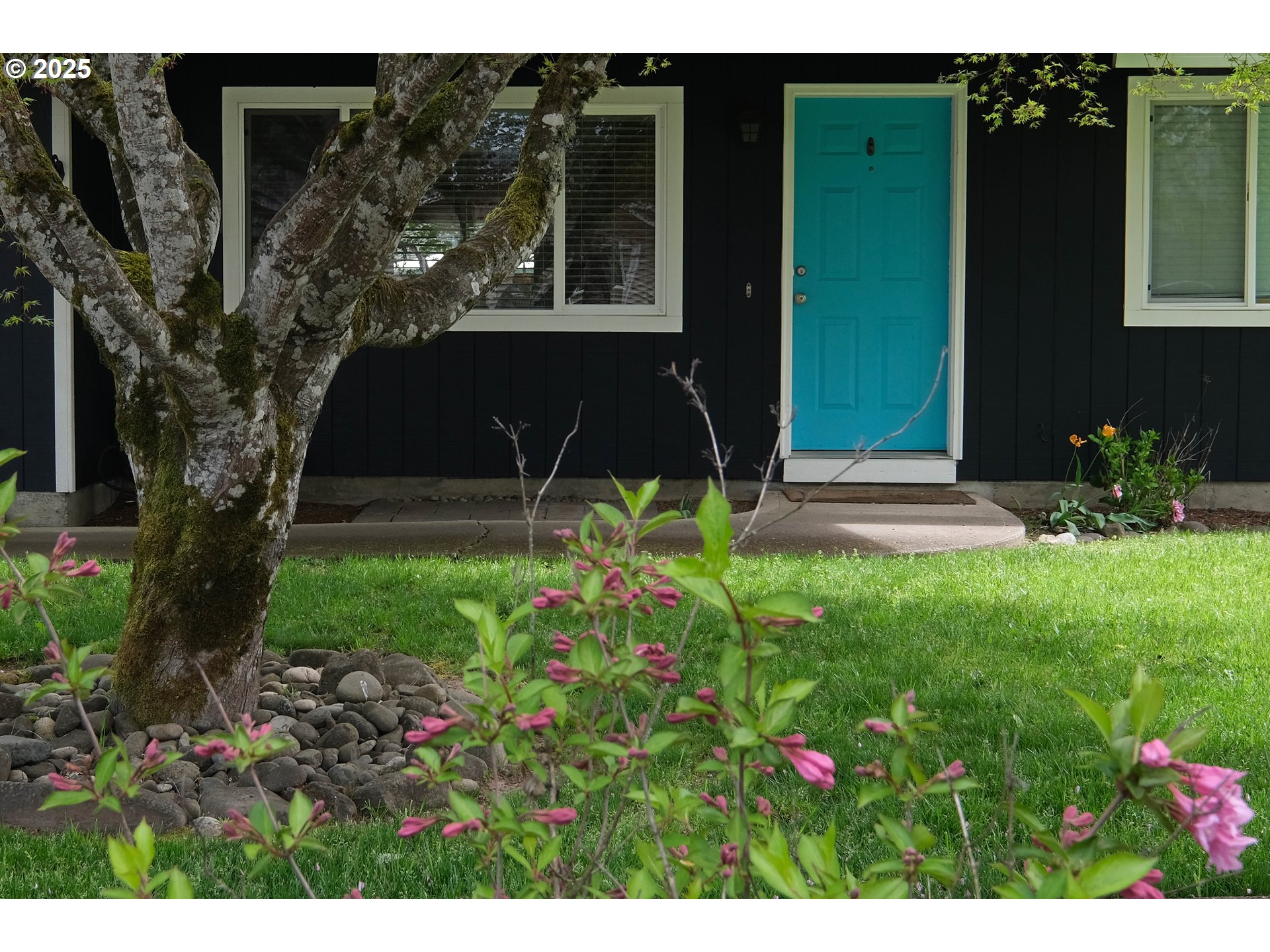 2735 BALLAD LN