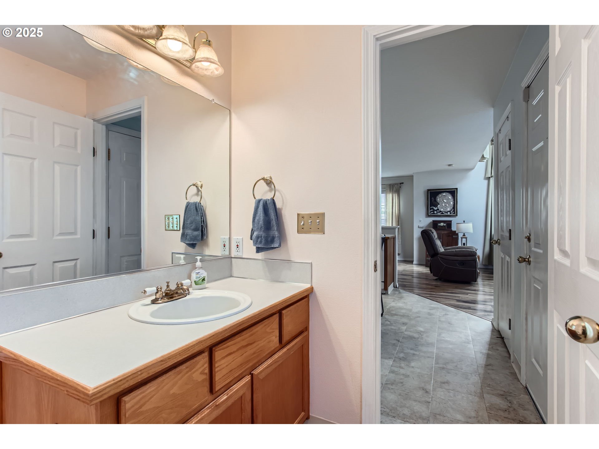 Vancouver, Washington 98661, United States, 2 Bedrooms Bedrooms, ,2 BathroomsBathrooms,Residential,Active,95781