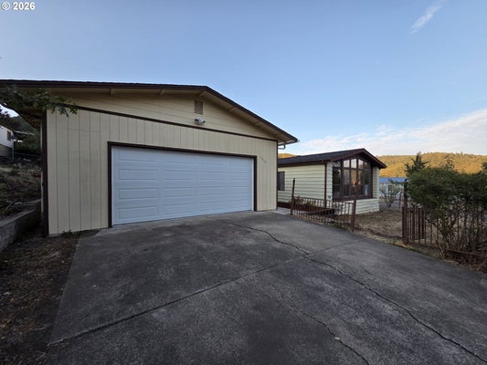 3610 NW BROAD ST, ROSEBURG, OR 97471 - Image 9ece5ac220c1b03ec87fdd419e87c1da/2676351680