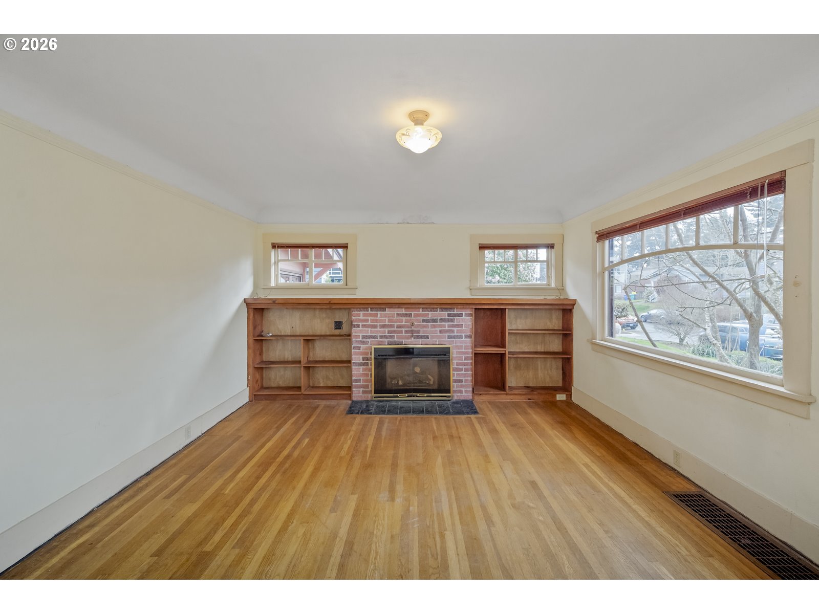 6626 N GREENWICH AVE