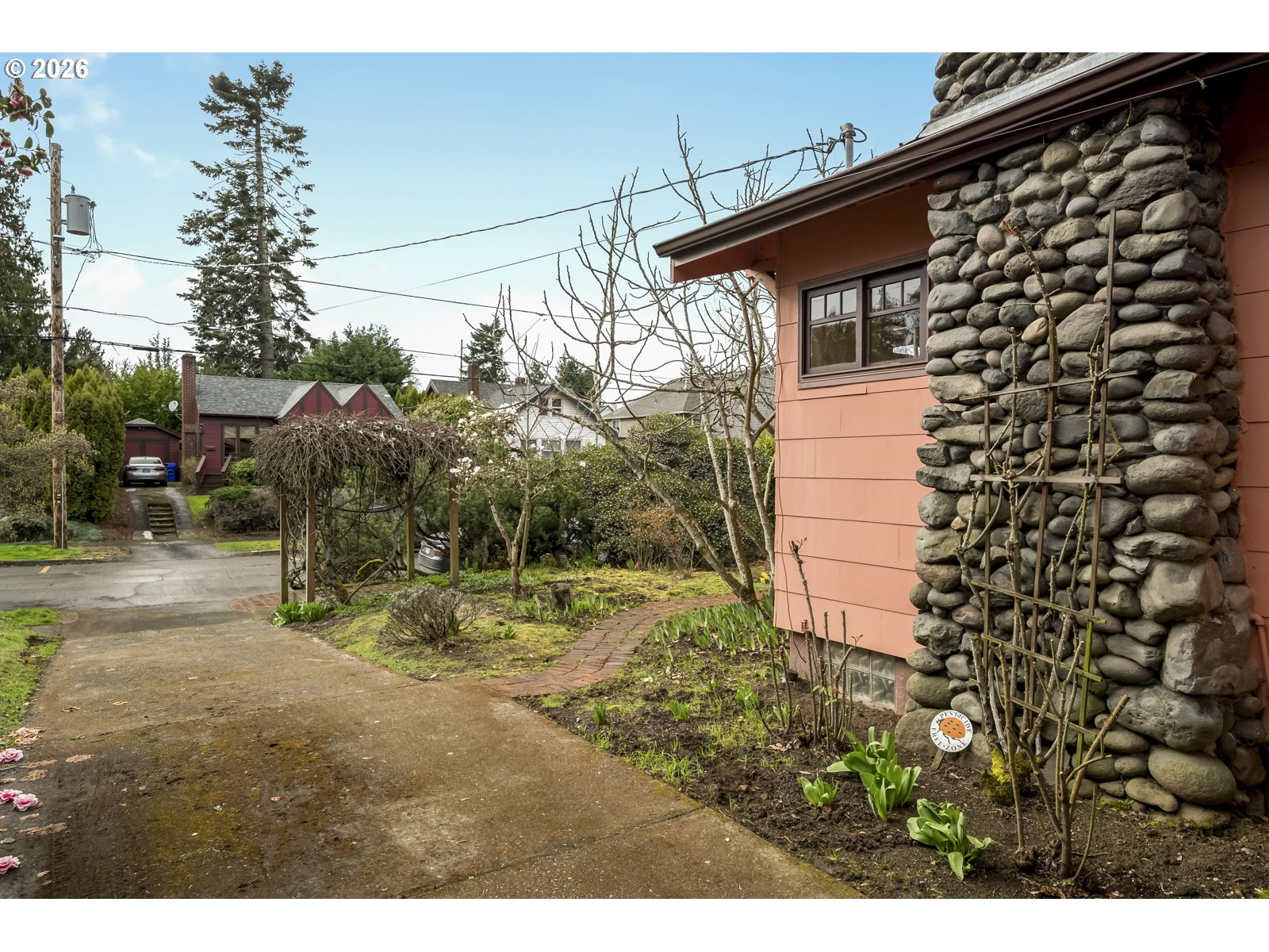 6626 N GREENWICH AVE