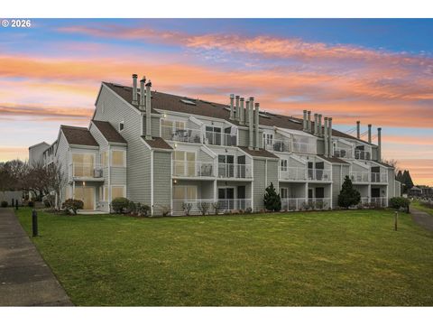 125 N HAYDEN BAY DR Portland OR 97217