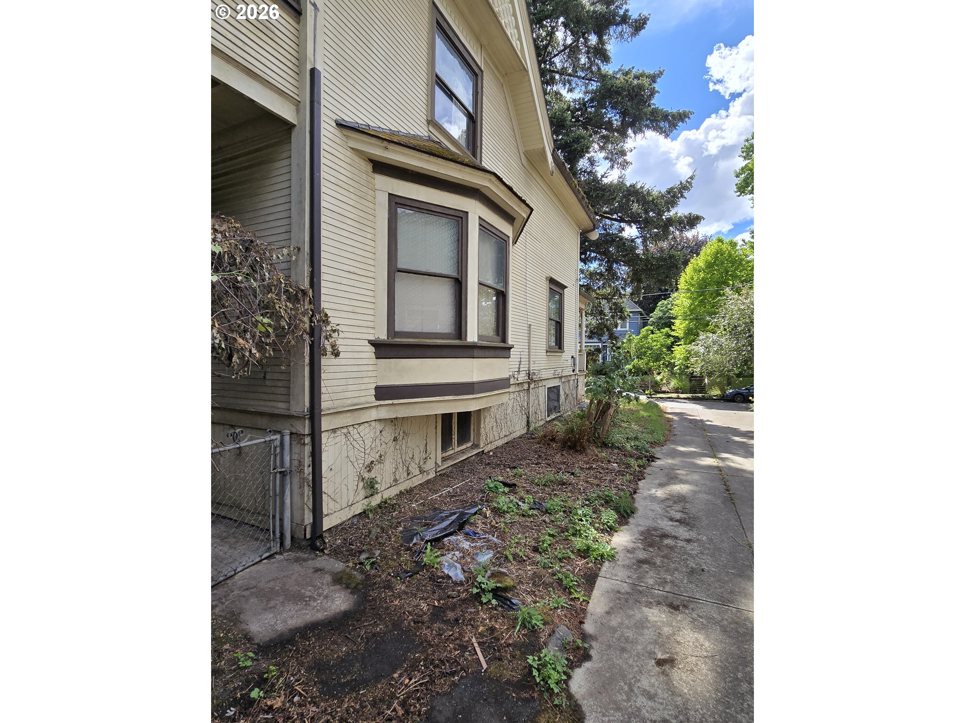 2212 NE 13TH AVE