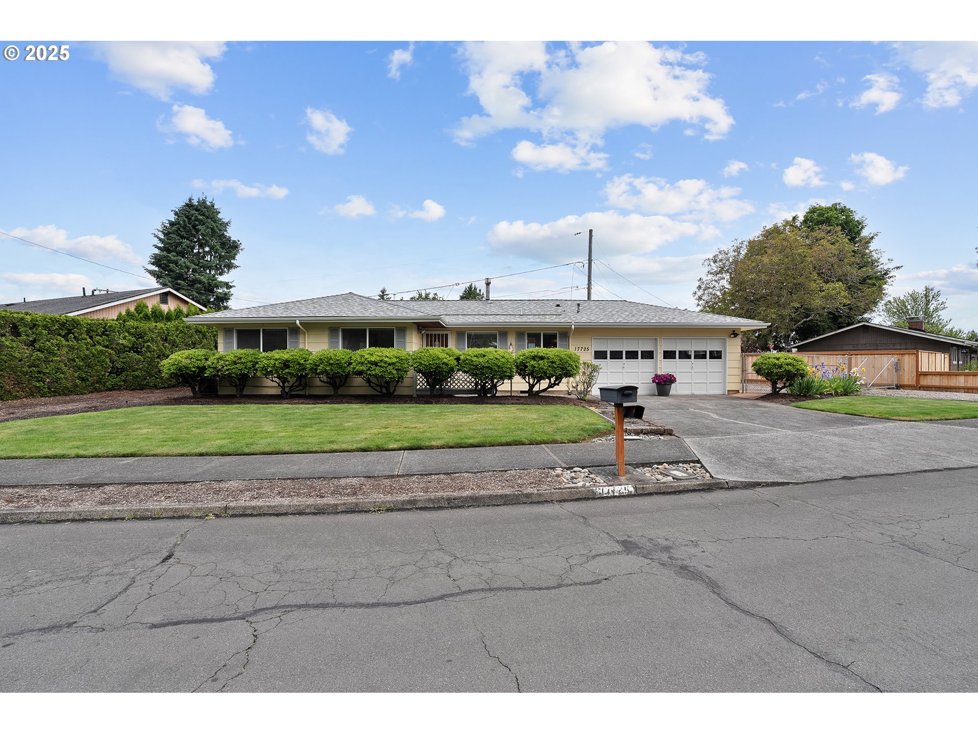 17725 NE MULTNOMAH DR