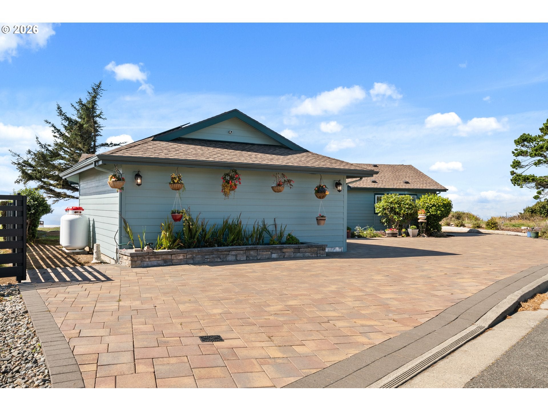 1243 COLLIS LN