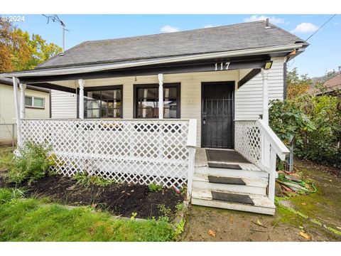 A home in Roseburg