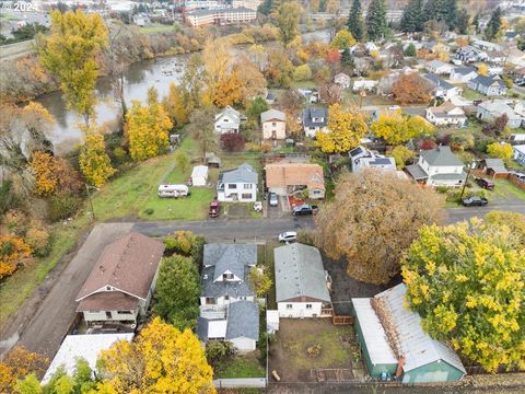 A home in Roseburg