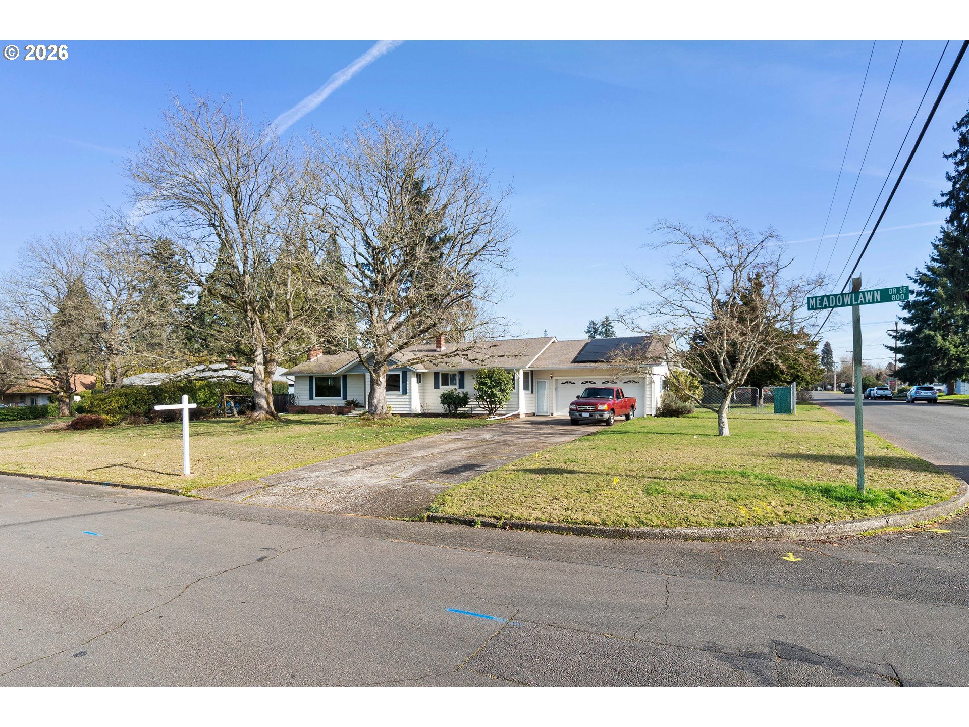 894 MEADOWLAWN DR SE