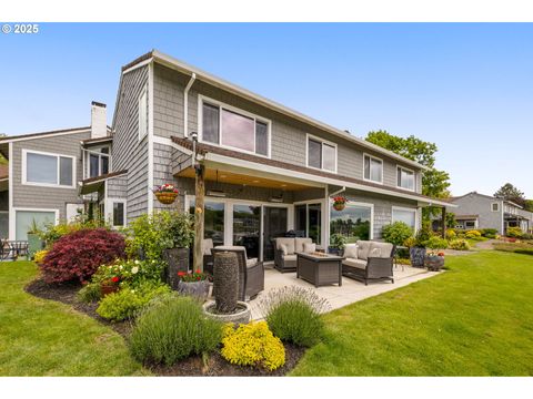 620 N HAYDEN BAY DR Portland OR 97217