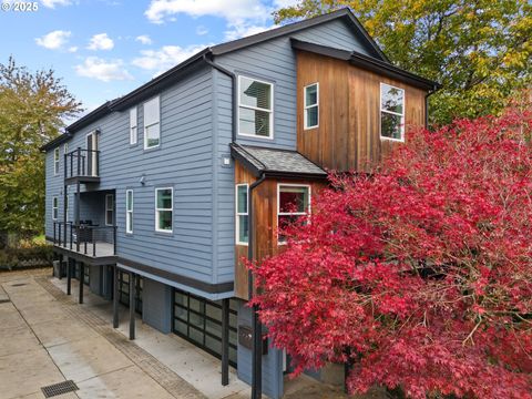 223 NE IVY ST B Portland OR 97212