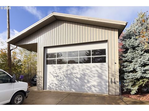 571 NW WADE ST Estacada OR 97023