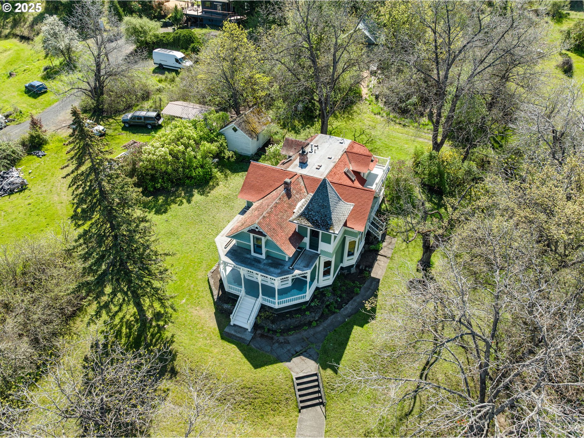 704 3RD AVE