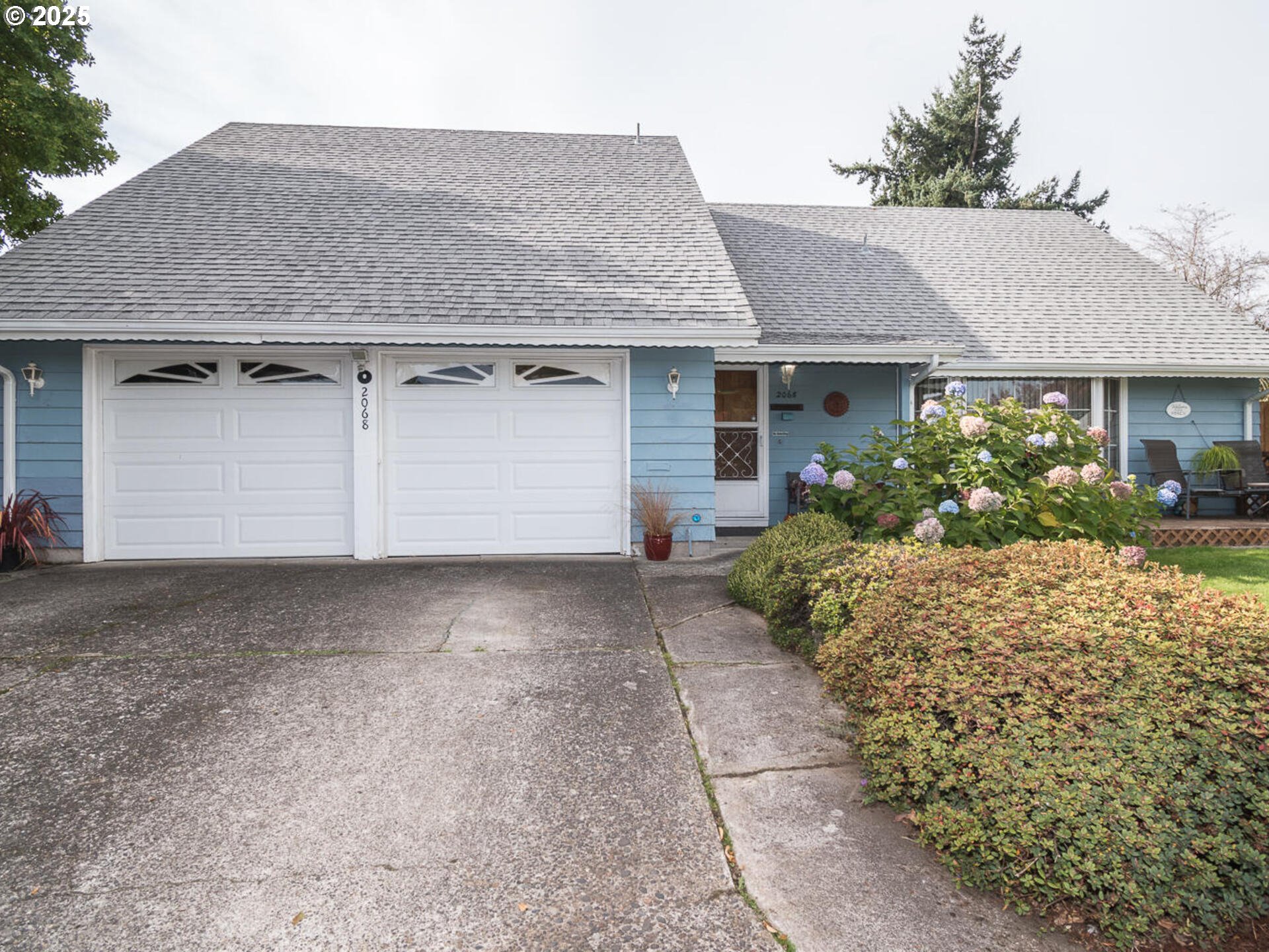 2068 NE JUNIPER CT
