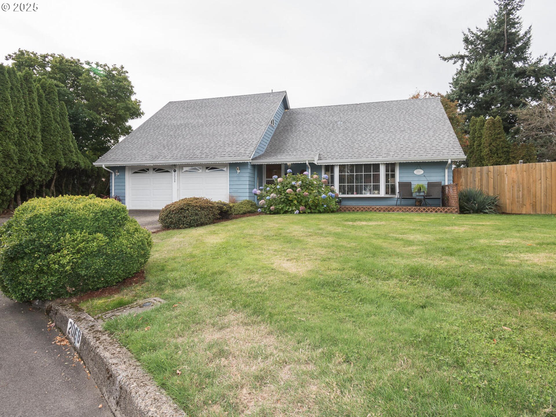 2068 NE JUNIPER CT