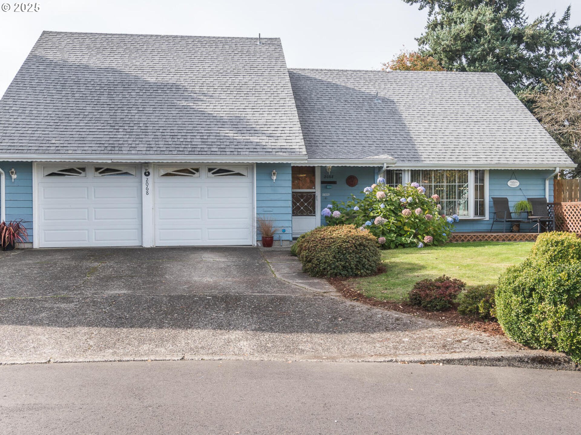 2068 NE JUNIPER CT