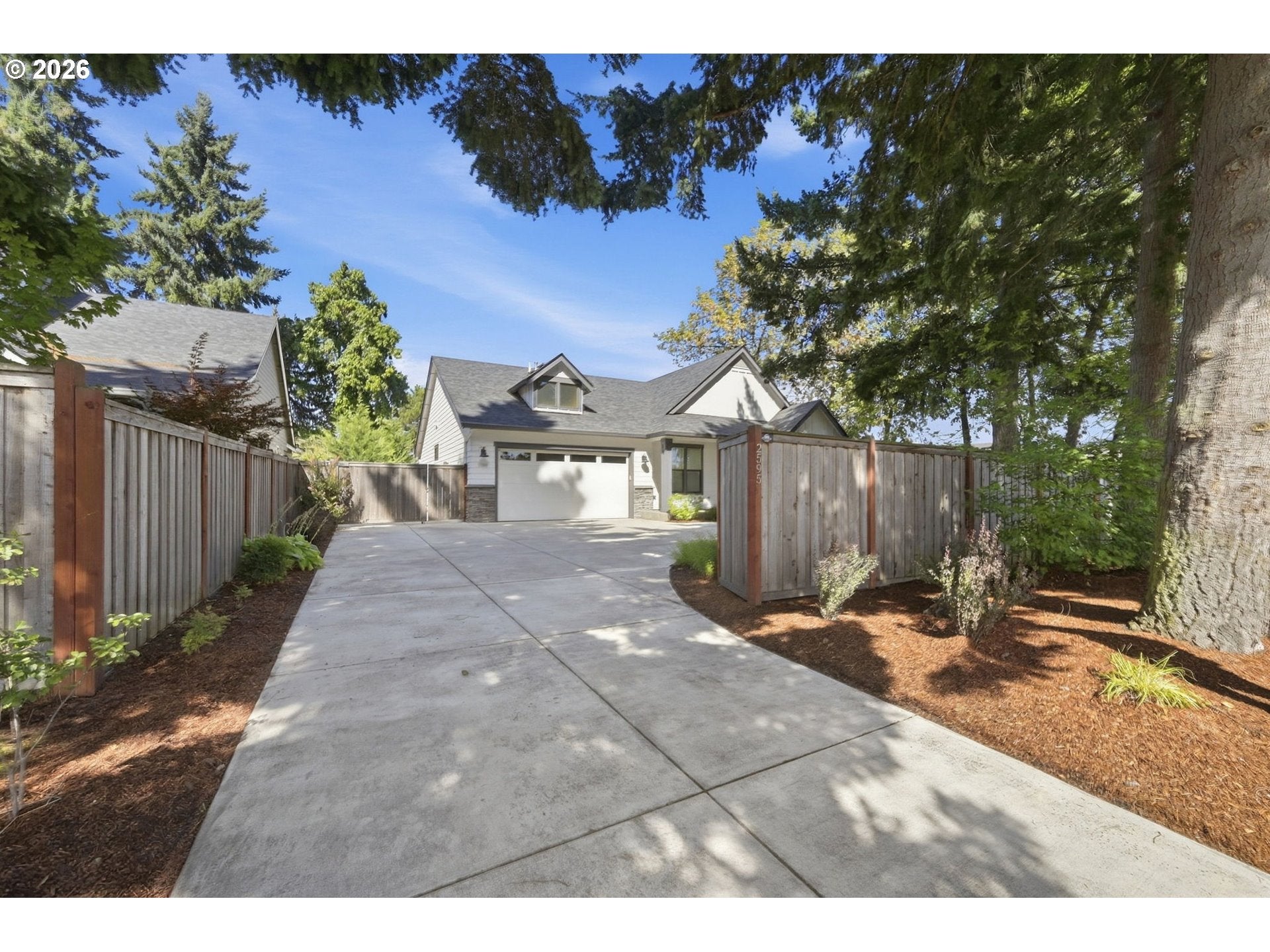 2595 CRESCENT AVE
