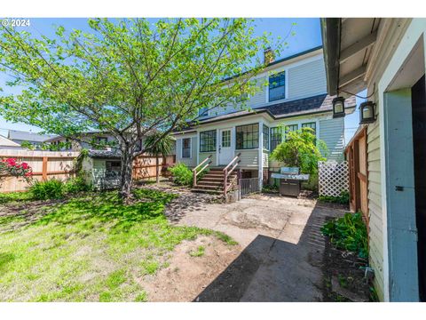 A home in Coos Bay