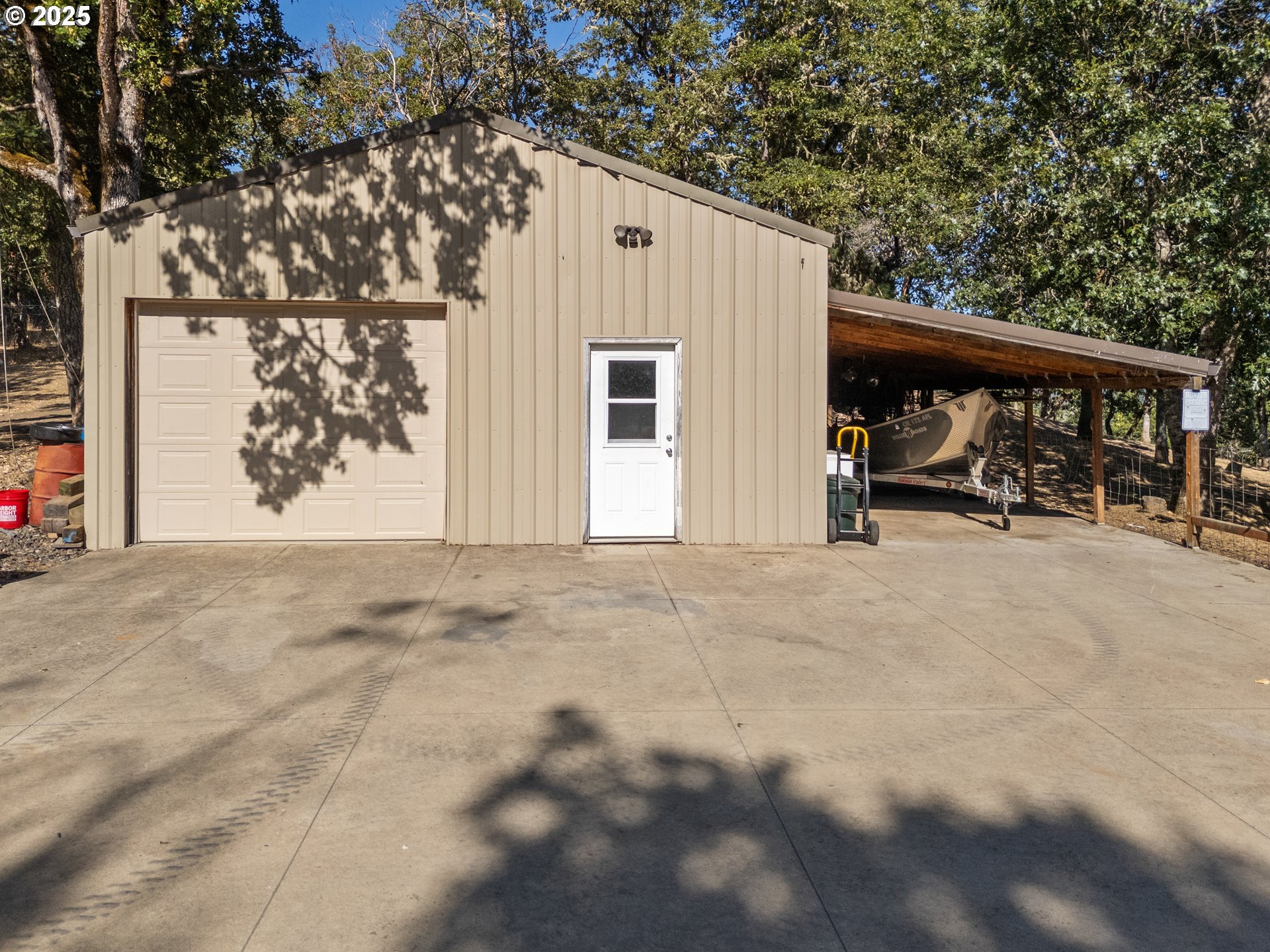 941 COLONIAL RD